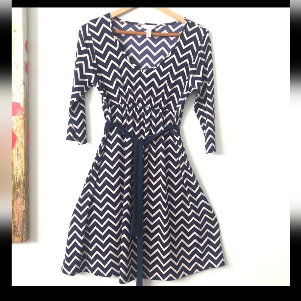 Three Seasons Maternity chevron dress size M